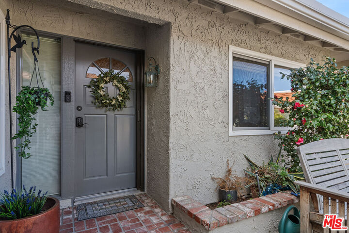 Property Photo:  2200 Crespi Ln  CA 91361 