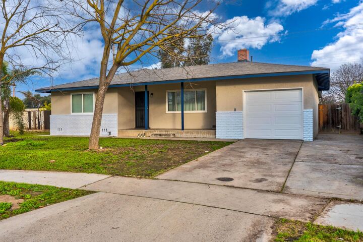 Property Photo:  4074 N Ila Avenue  CA 93705 