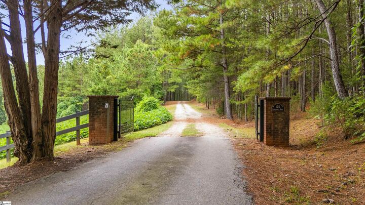 Property Photo: 125 Stonewall Drive SC 29693