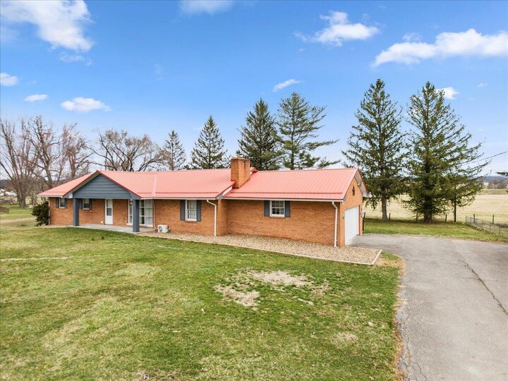 Property Photo: 2750 N Seneca Trl WV 24976