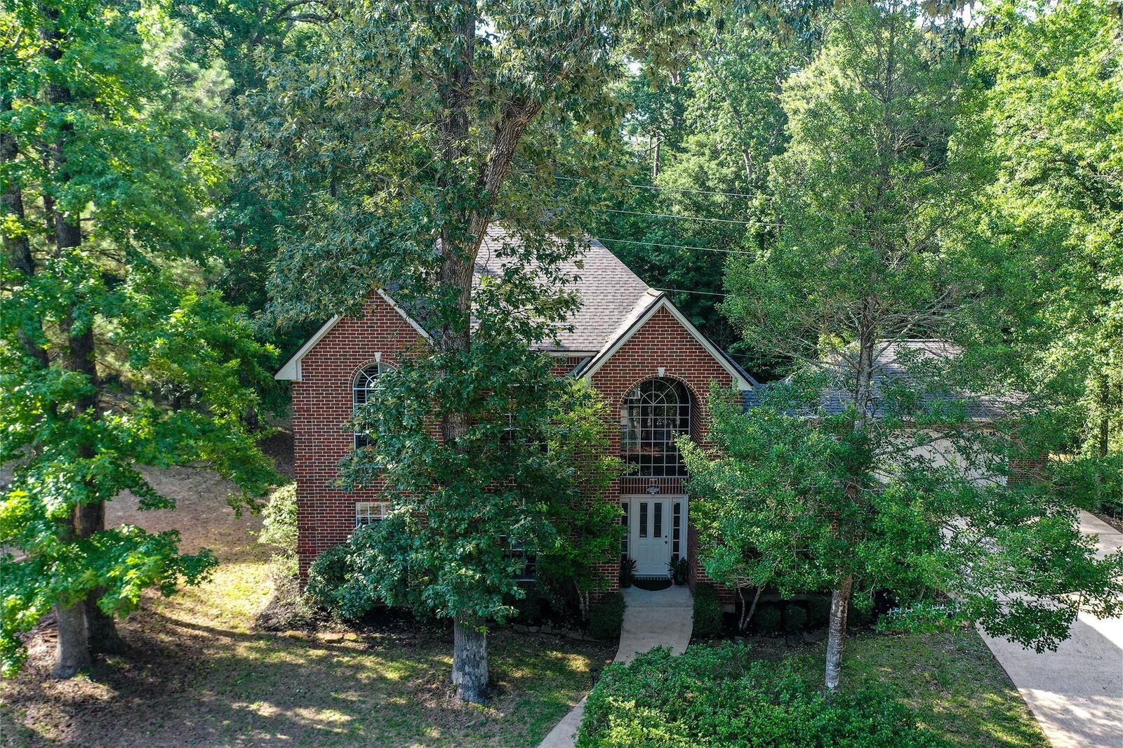 Property Photo:  1002 Amesbury Court  TX 77340 