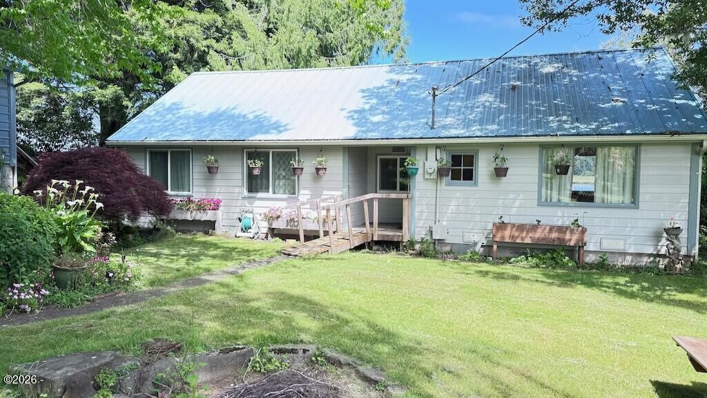 Property Photo:  2032 SE Garden Way  OR 97394 