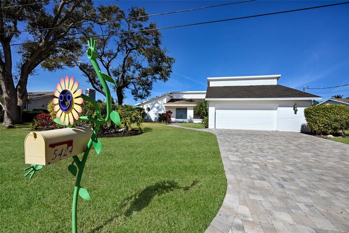 Property Photo:  5424 America Drive  FL 34231 