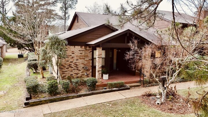 Property Photo: 52 W Cascades Circle MS 39056