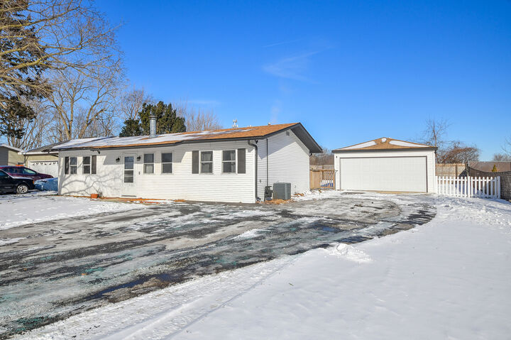 Property Photo:  34W928 N James Drive  IL 60174 