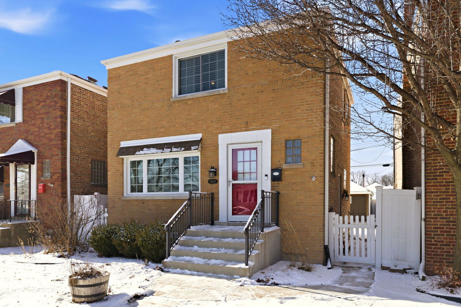 Property Photo:  10430 S Whipple Street  IL 60655 