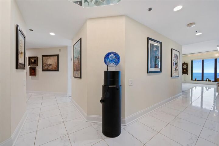 Property Photo:  950 N Michigan Avenue 4303  IL 60611 