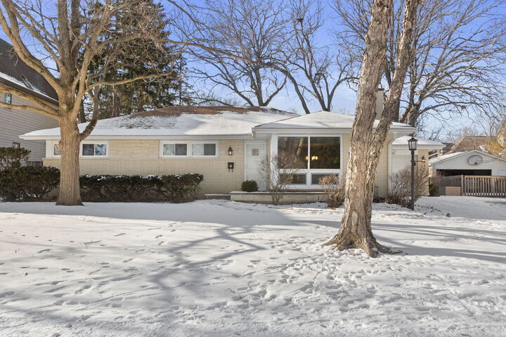 Property Photo: 1036 Warrington Road IL 60015