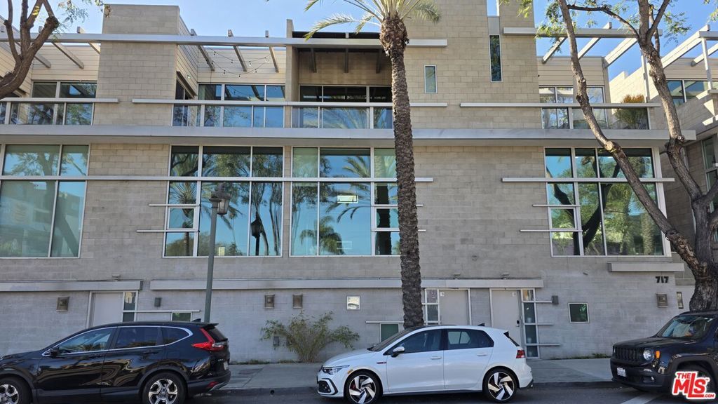 Property Photo: 717 N Highland Avenue 9 CA 90038