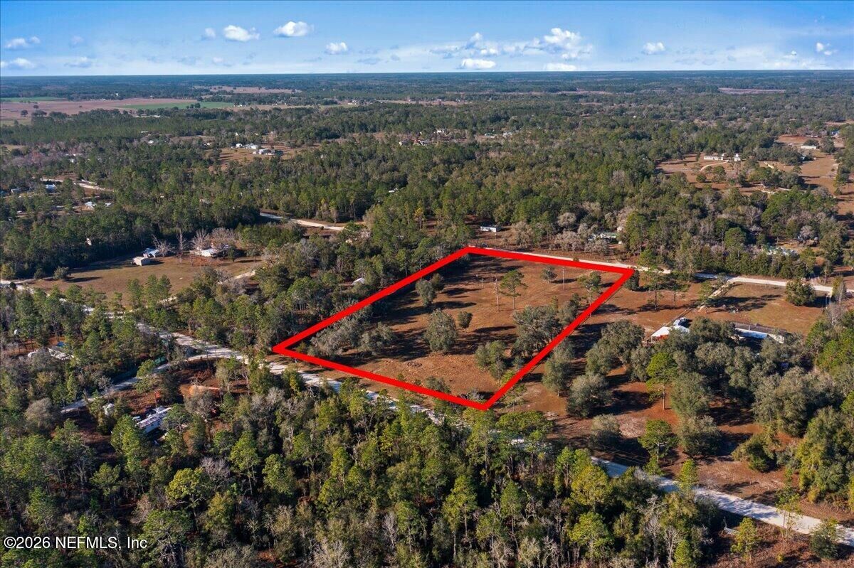 Property Photo: 5551 NE 106 Court FL 32621