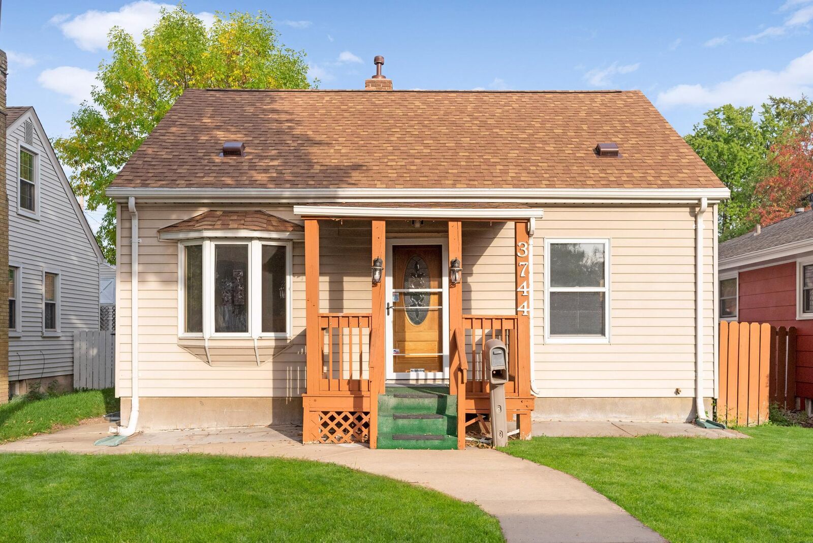 Property Photo:  3744 Perry Avenue N  MN 55422 