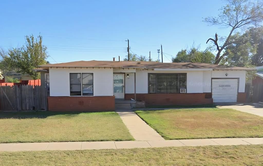 Property Photo:  1204 E 17th St  TX 79720 