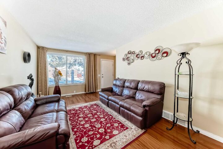 Property Photo:  208 Bracewood Road SW  AB T2W 3C1 