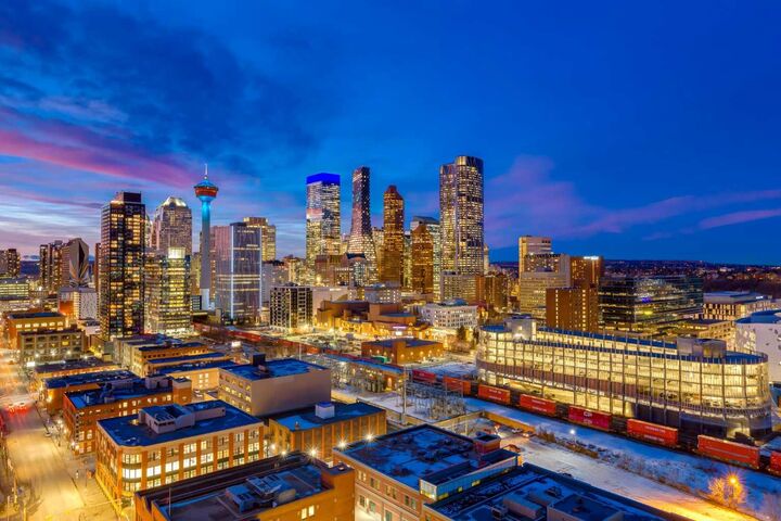 Property Photo: 433 11 Avenue SE 2201 AB T2G 0C7