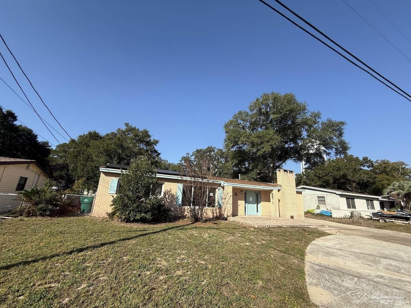 Property Photo:  139 Bryn Mawr Blvd  FL 32569 