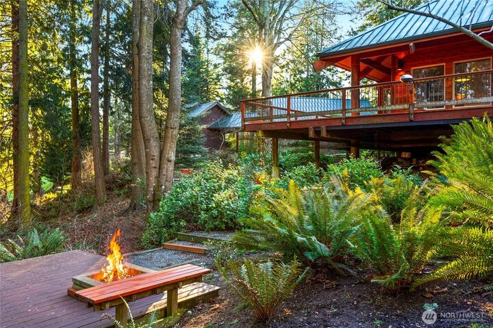 Property Photo:  2204  41st Street  WA 98221 