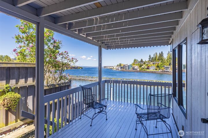 Property Photo:  3510 W Commodore Way  WA 98199 