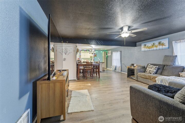 Property Photo:  917  Robbins Street  OR 97862 