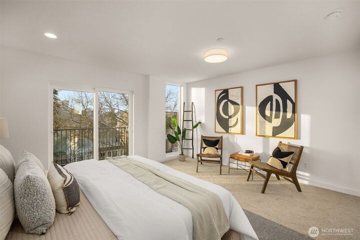 Property Photo: 914 B 15th Avenue WA 98122