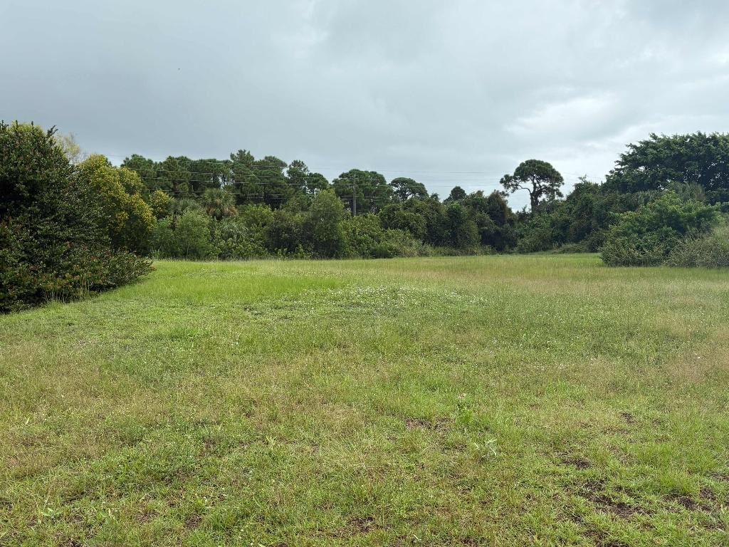 Property Photo: 2520 SE Melaleuca Boulevard FL 34952