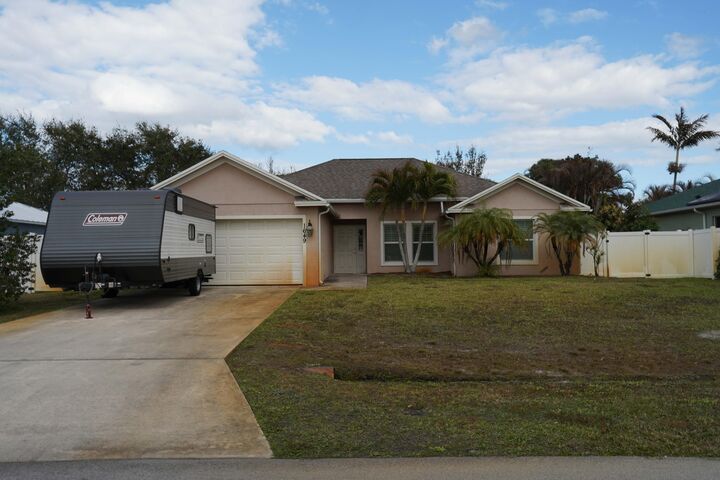 Property Photo: 1649 SW Hampshire Lane FL 34953