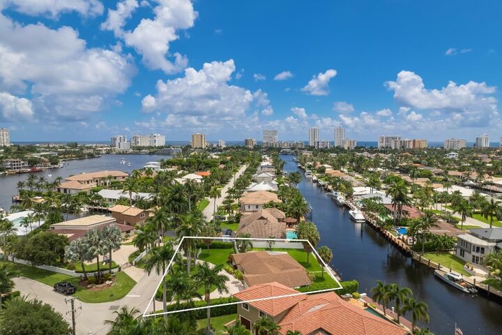 Property Photo:  2200 SE 8th Street  FL 33062 