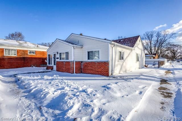Property Photo:  8402 Robindale Avenue  MI 48127 