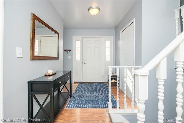 Property Photo: 4939 Duchess Drive MI 48310