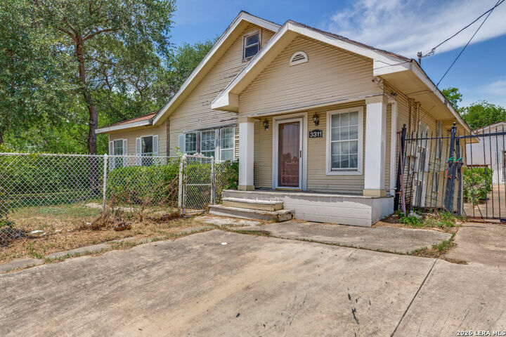 Property Photo:  3311 W Commerce  TX 78207 
