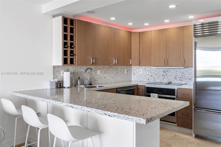 Property Photo:  465 Ocean Dr 824  FL 33139 