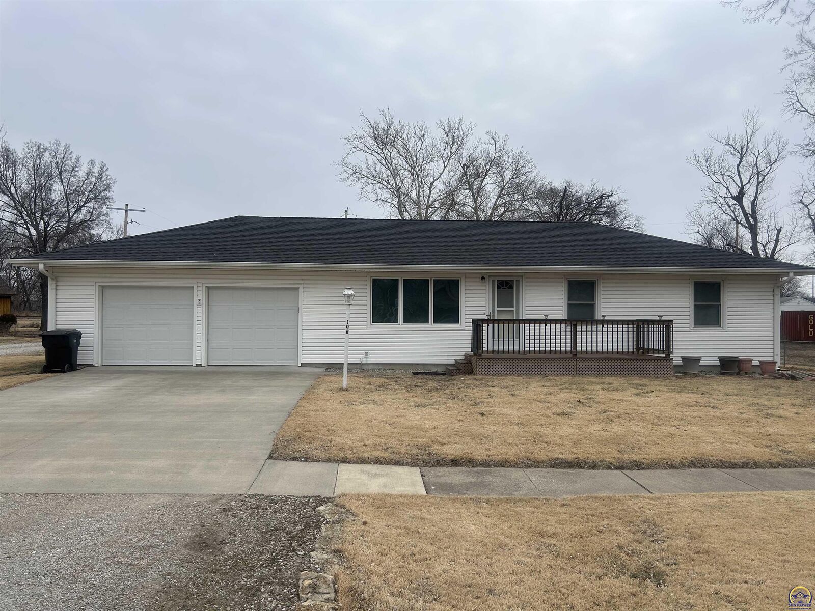 Property Photo:  106 S Walnut St  KS 66539 