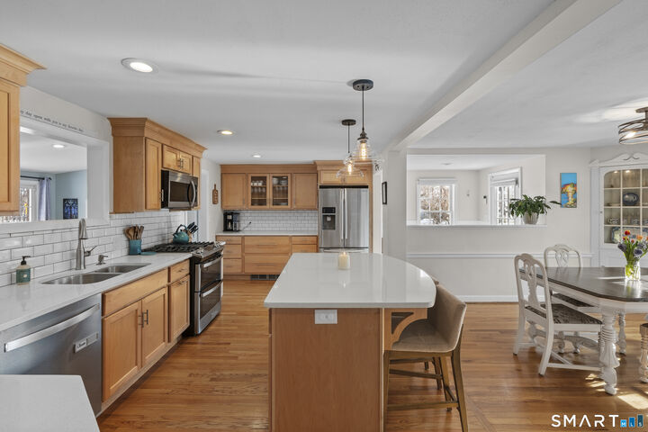 Property Photo:  30 Sandhurst Drive  CT 06107 