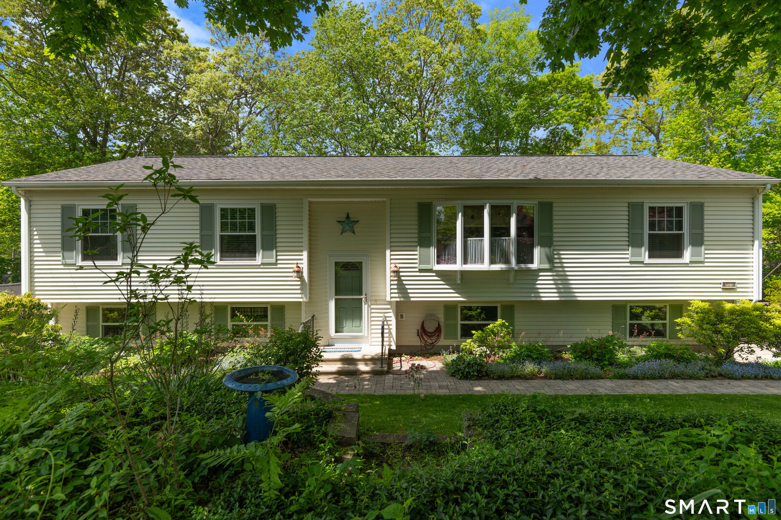 Property Photo:  16 Laurelwood Drive  CT 06357 