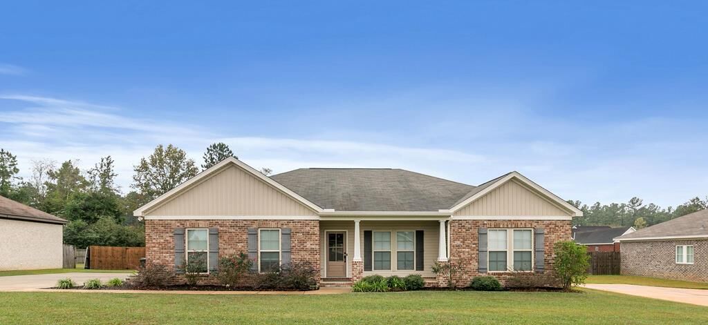 Property Photo: 302 Ridgeland Road AL 36301