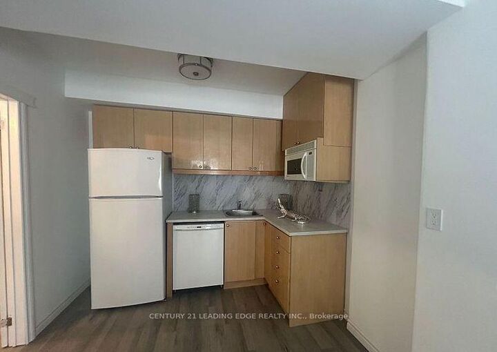 Property Photo:  18 Loggers Trail Lower  ON L3Y 4W1 