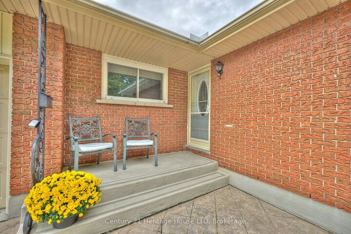 Property Photo:  18 Princeway Drive  ON L2N 2X6 