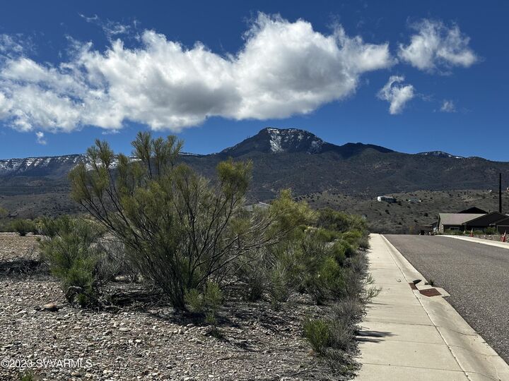 Property Photo:  631 N Skyline Boulevard  AZ 86324 