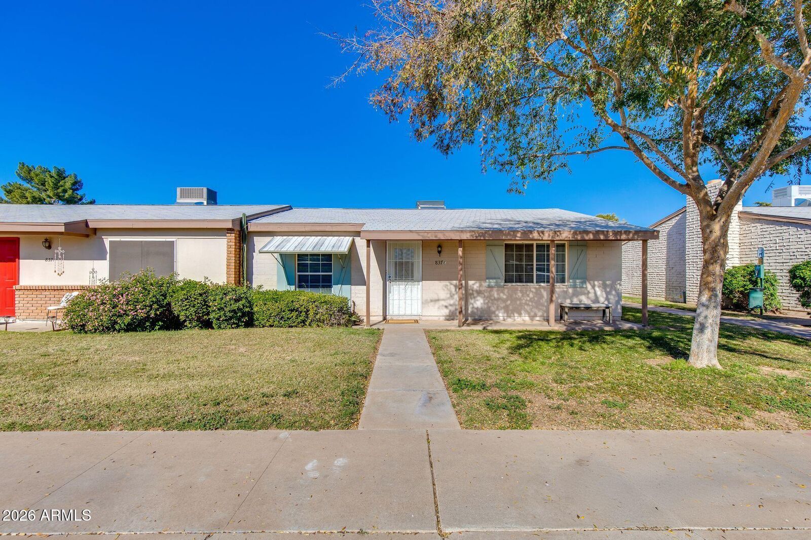Property Photo:  837 N Revere Street E  AZ 85201 