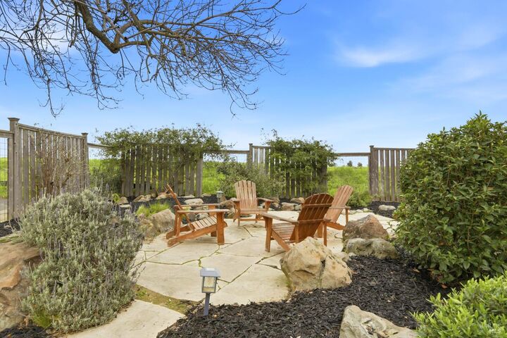 Property Photo: 868 Rincon Way CA 94903