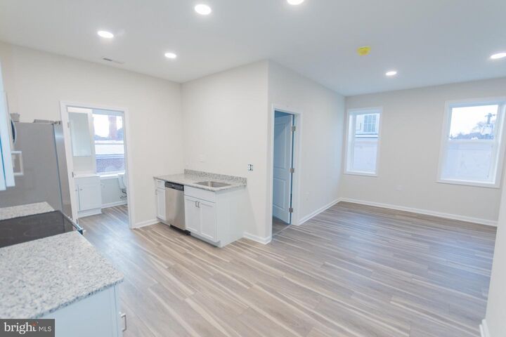 Property Photo:  215 W King Street Apt C  WV 25401 