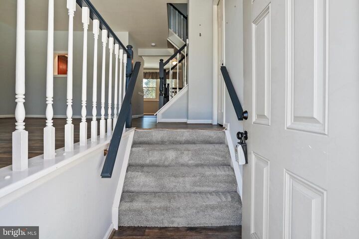 Property Photo:  21799 Leatherleaf Circle  VA 20164 