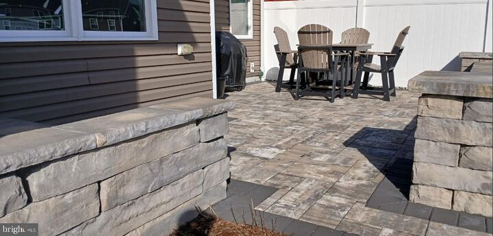 Property Photo:  102 Eagle Court  DE 19970 