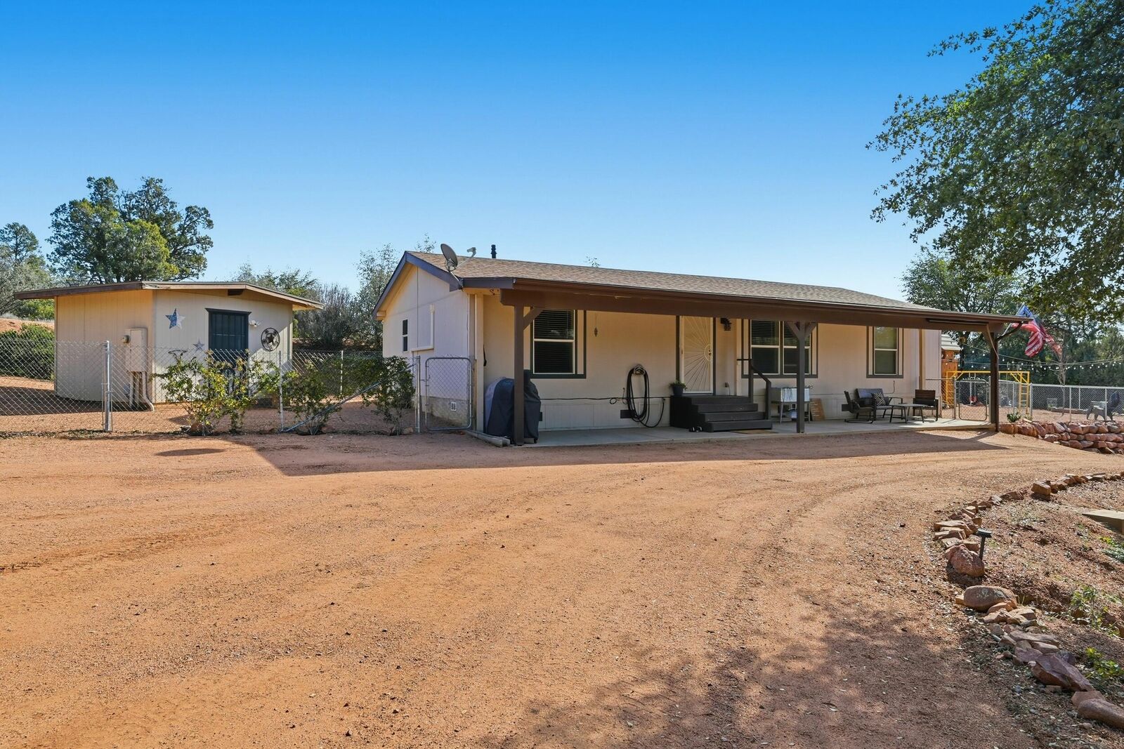 Property Photo:  140 E Lariat Drive  AZ 85541 