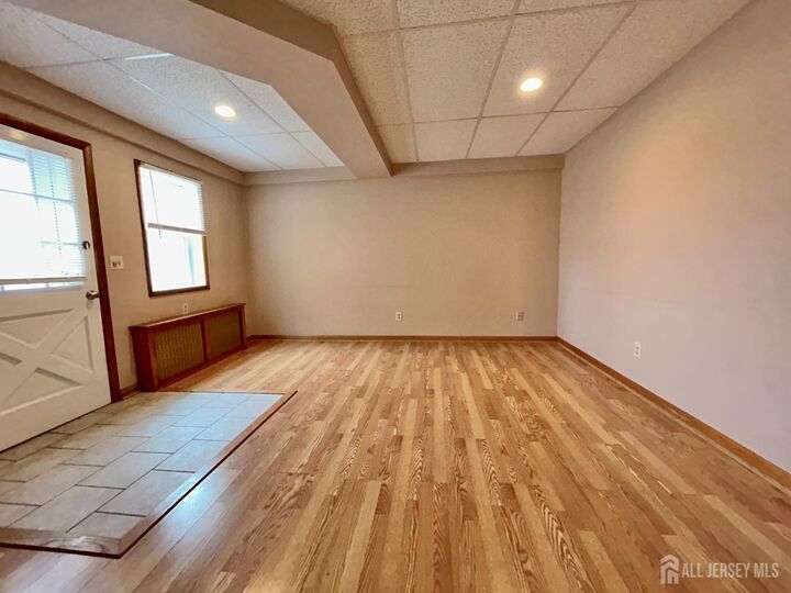 Property Photo:  54 Loring Avenue 1  NJ 08817 