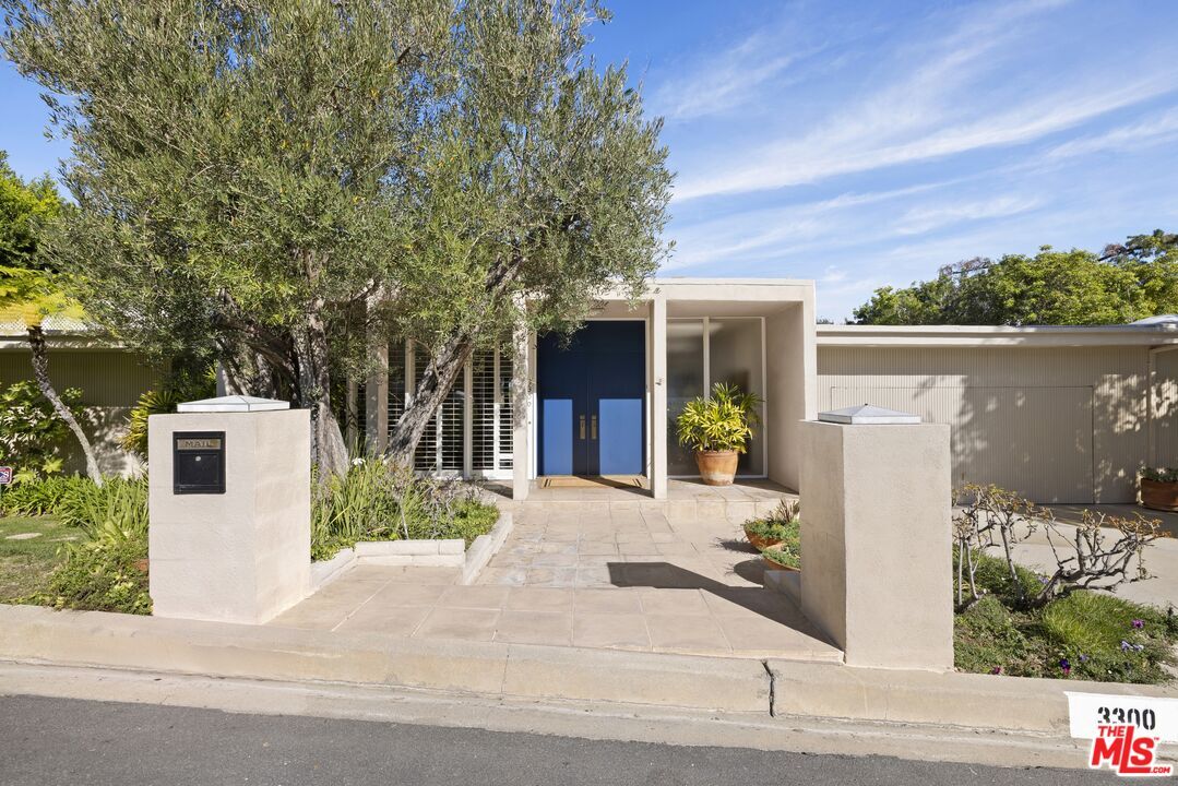 Property Photo:  3300 Red Rose Dr  CA 91436 