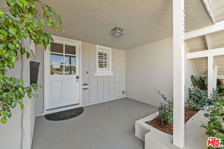 Property Photo: 9344 Valjean Ave CA 91343
