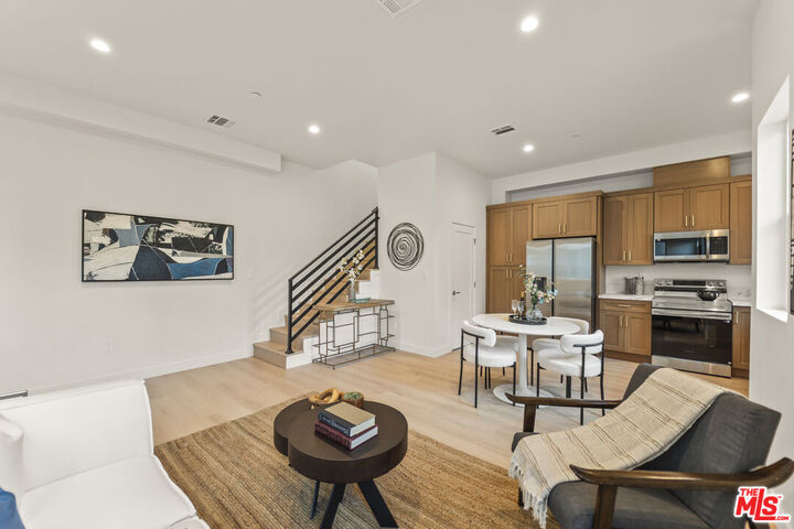 Property Photo: 19025 Bassett St CA 91335