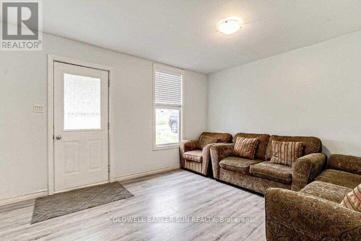 Property Photo:  888 Nellis Street  ON N4S 4C5 