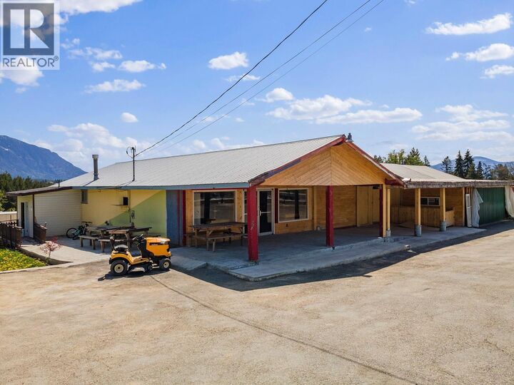 Property Photo: 3851 3 Highway BC V0B 1G0