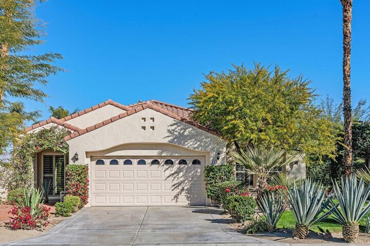 Property Photo:  118 Via Las Flores  CA 92270 